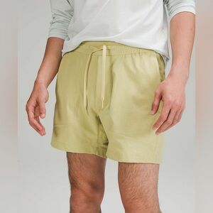 Lululemon Bowline Short 5" Stretch Ripstop
Dew Green Size L